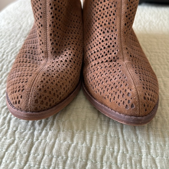 Vince Camuto Brown Suede Ankle Boots 9.5 - Picture 3 of 7